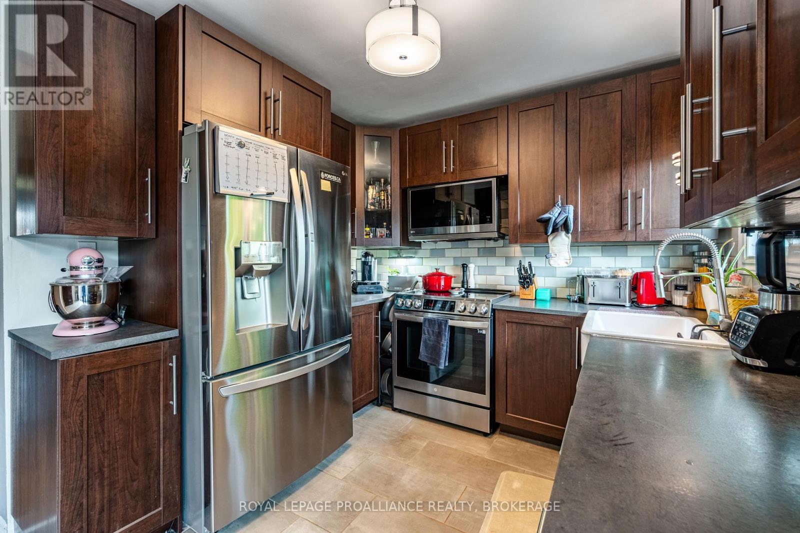 












587 DAVIS DRIVE

,
Kingston (East Gardiners Rd),




Ontario
K7M7Y4

