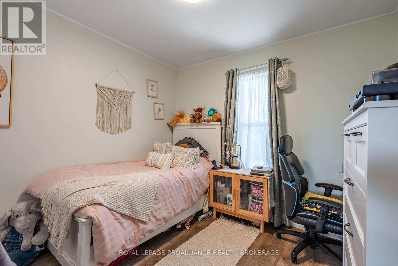 












587 DAVIS DRIVE

,
Kingston (East Gardiners Rd),




Ontario
K7M7Y4

