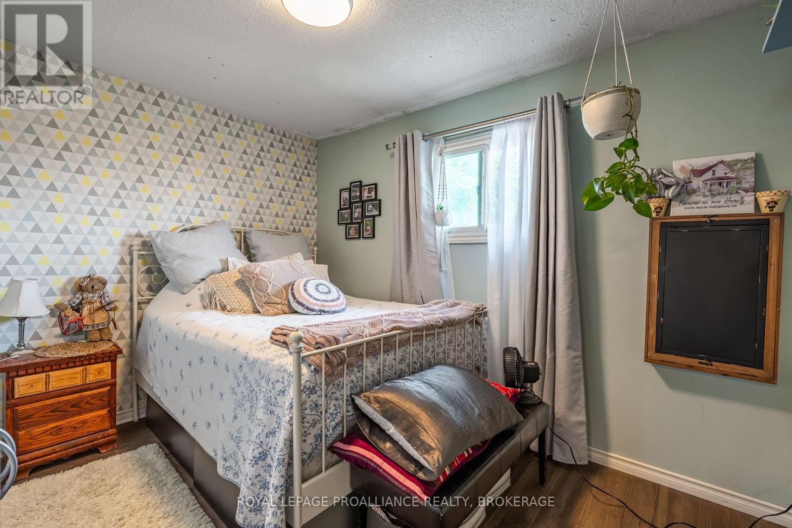 












587 DAVIS DRIVE

,
Kingston (East Gardiners Rd),




Ontario
K7M7Y4

