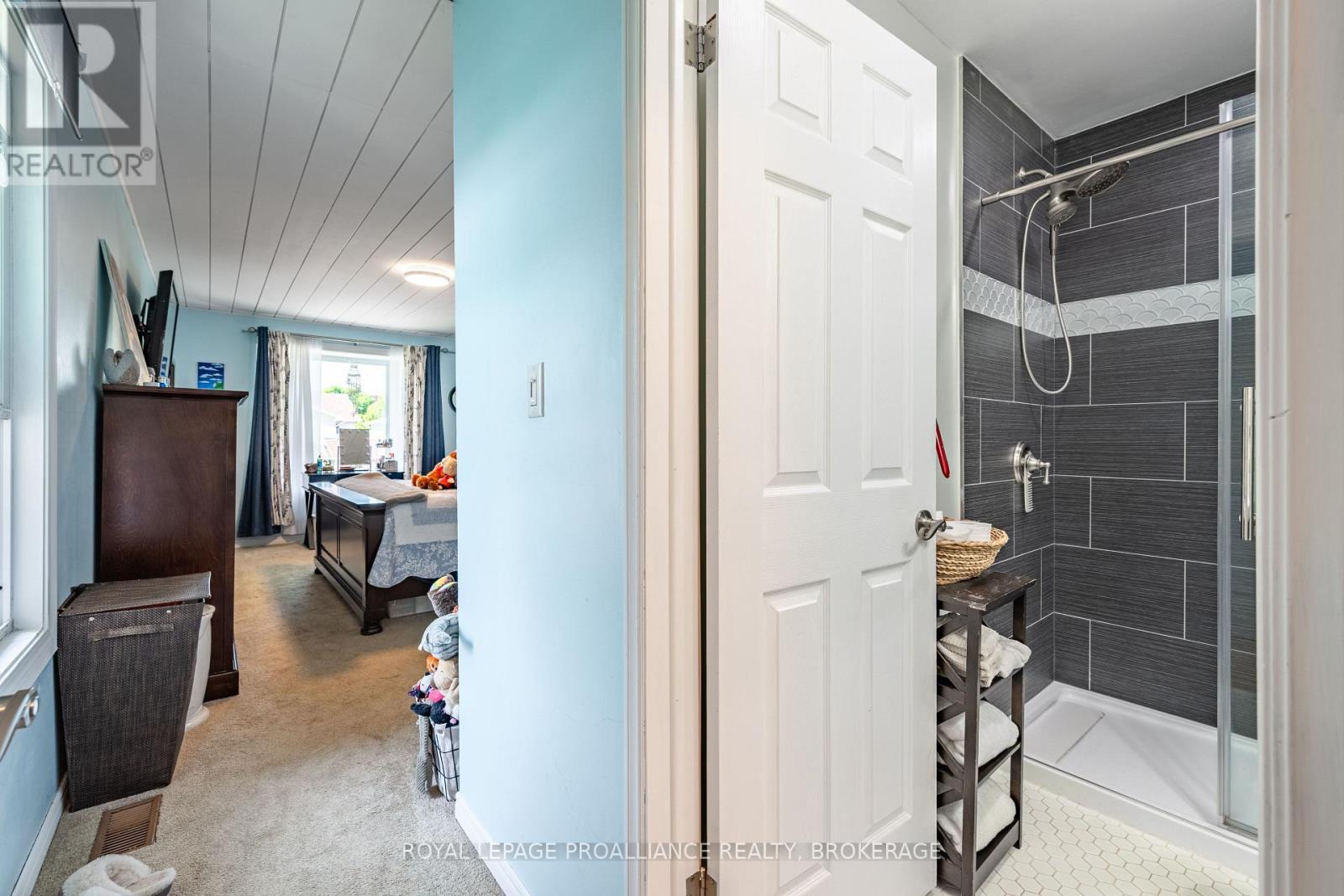 












587 DAVIS DRIVE

,
Kingston (East Gardiners Rd),




Ontario
K7M7Y4

