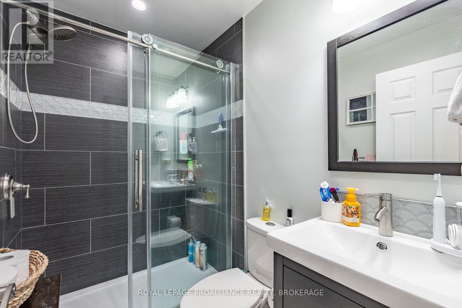 












587 DAVIS DRIVE

,
Kingston (East Gardiners Rd),




Ontario
K7M7Y4

