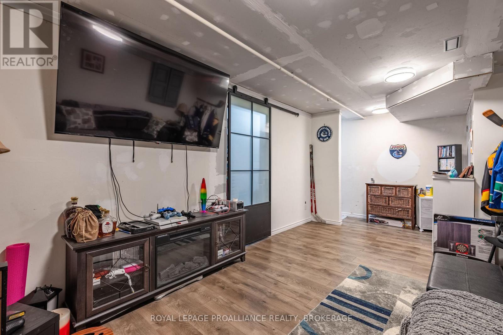 












587 DAVIS DRIVE

,
Kingston (East Gardiners Rd),




Ontario
K7M7Y4

