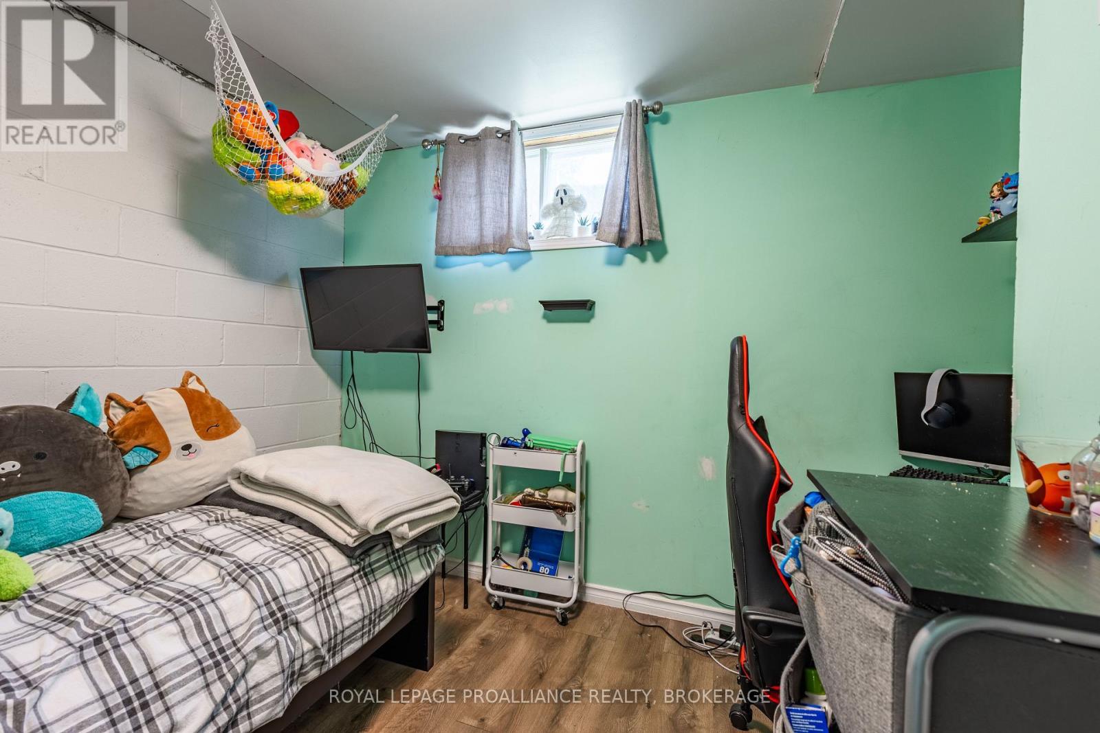 












587 DAVIS DRIVE

,
Kingston (East Gardiners Rd),




Ontario
K7M7Y4

