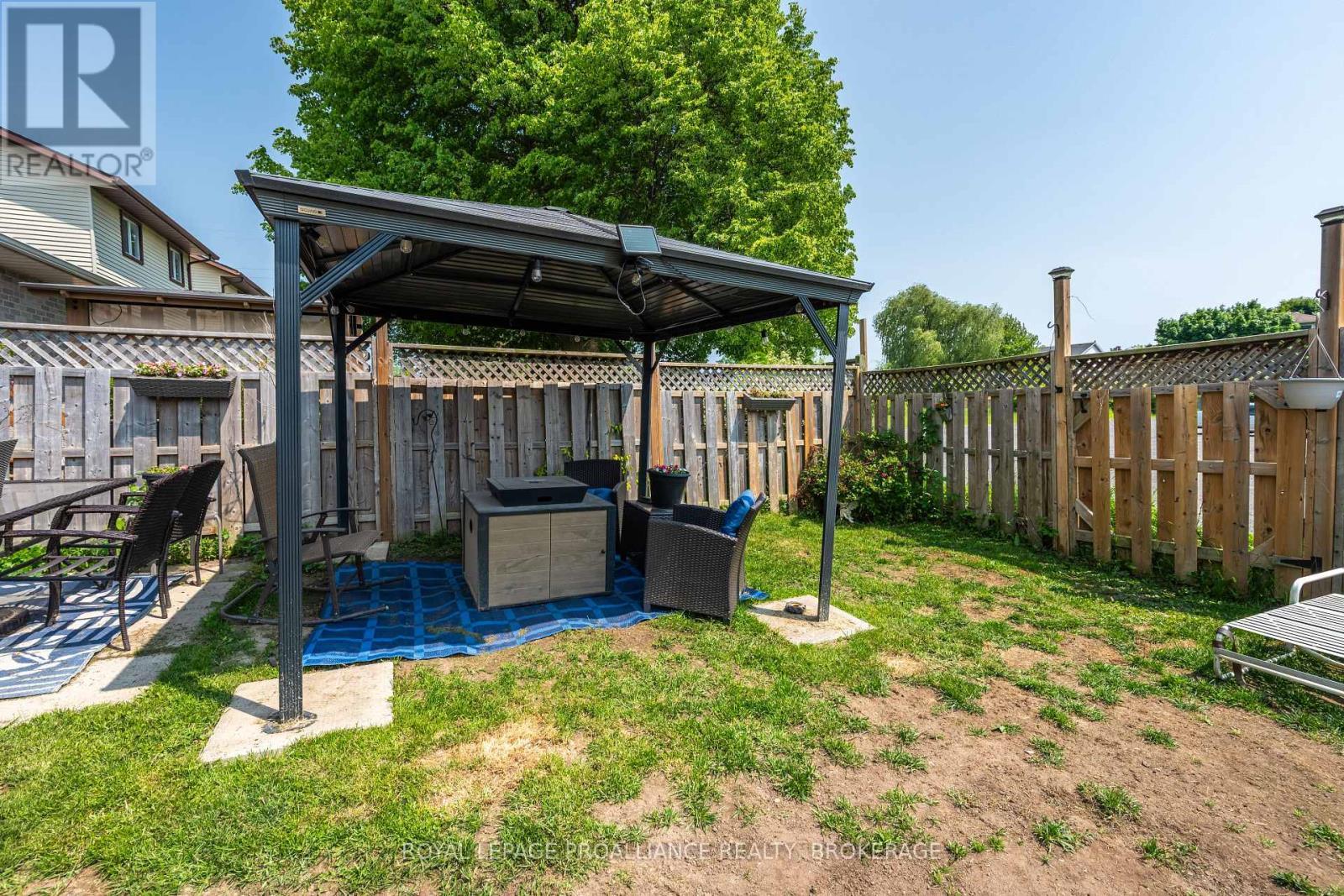 












587 DAVIS DRIVE

,
Kingston (East Gardiners Rd),




Ontario
K7M7Y4


