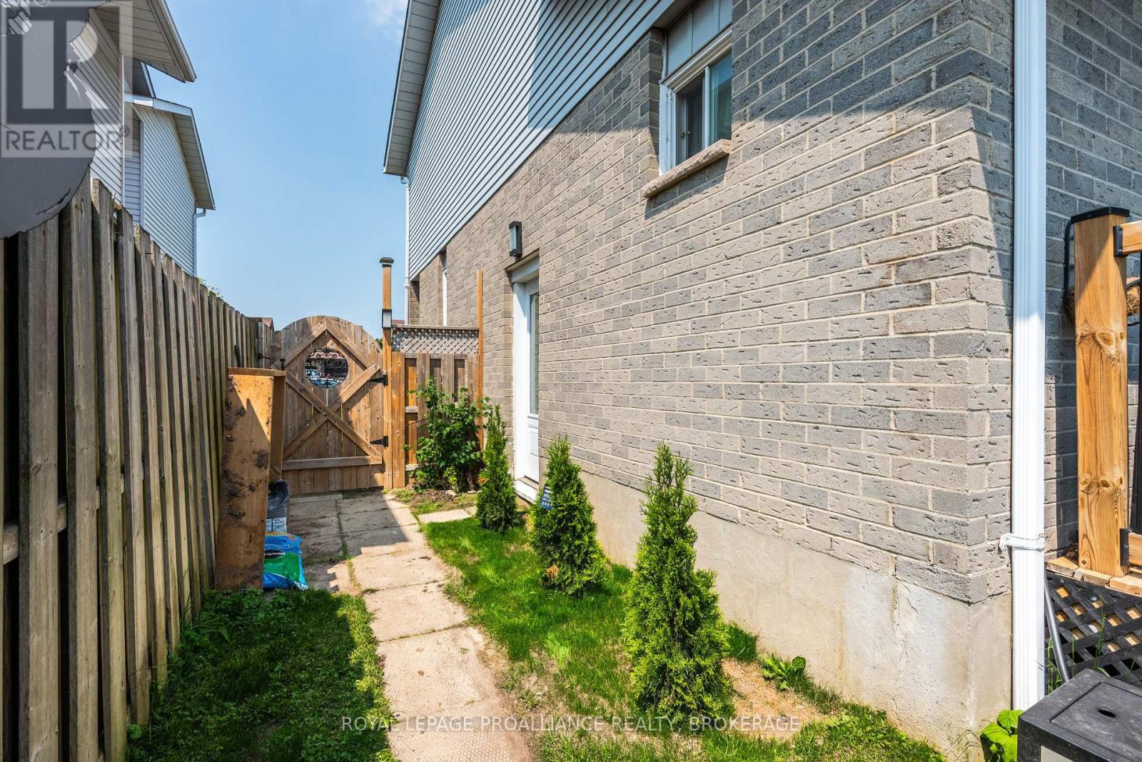 












587 DAVIS DRIVE

,
Kingston (East Gardiners Rd),




Ontario
K7M7Y4

