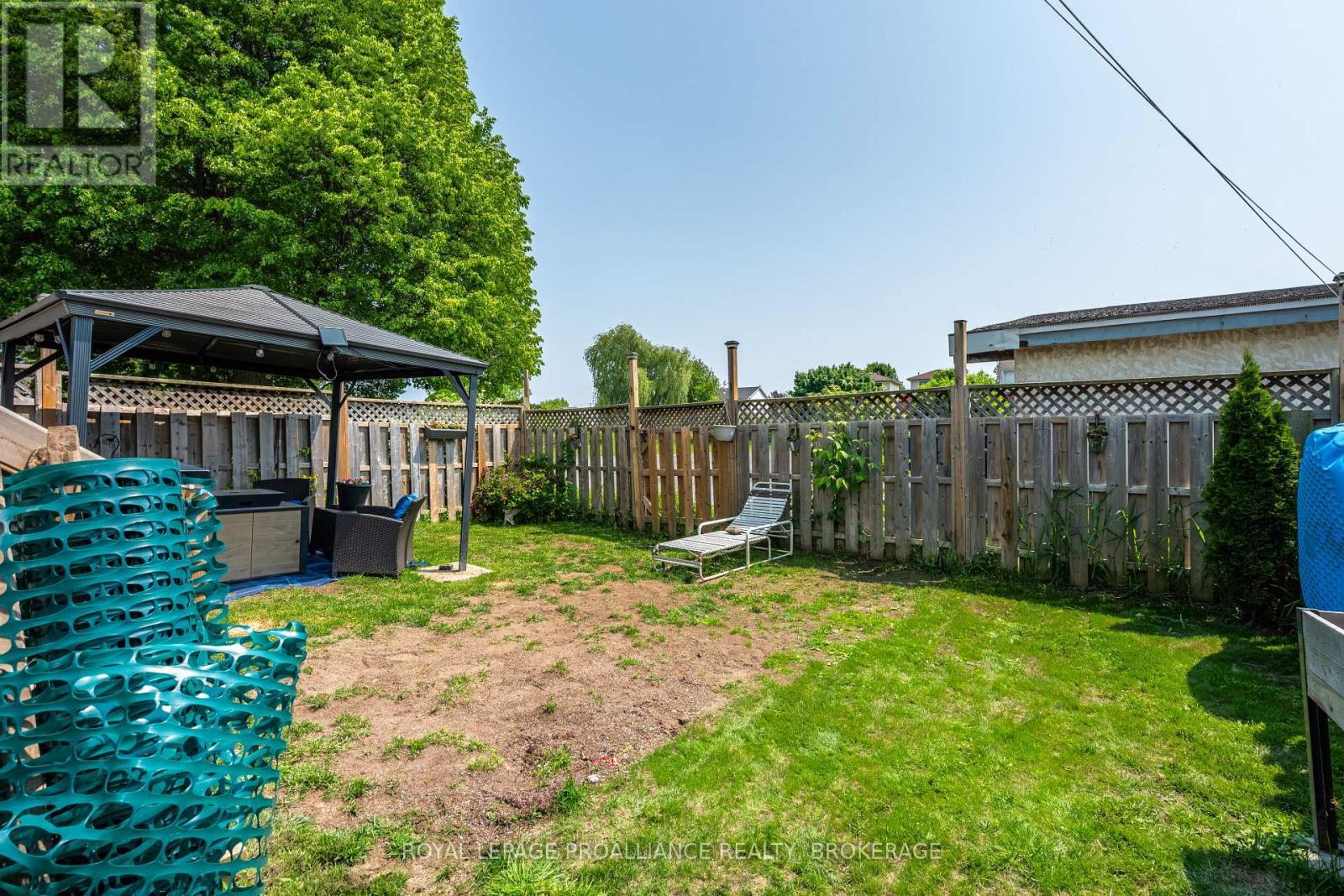 












587 DAVIS DRIVE

,
Kingston (East Gardiners Rd),




Ontario
K7M7Y4

