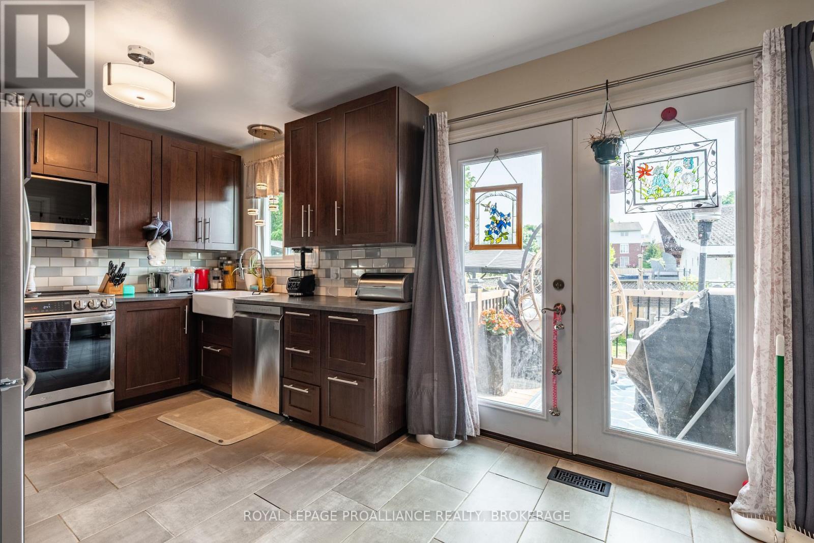 












587 DAVIS DRIVE

,
Kingston (East Gardiners Rd),




Ontario
K7M7Y4

