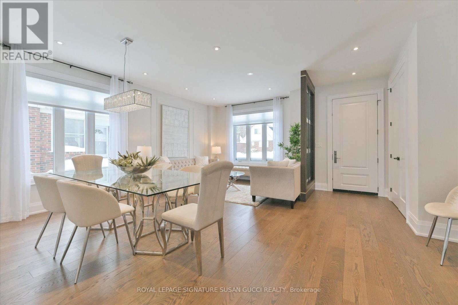 












39 AMSTERDAM AVENUE

,
Toronto,




Ontario
M4B2B9

