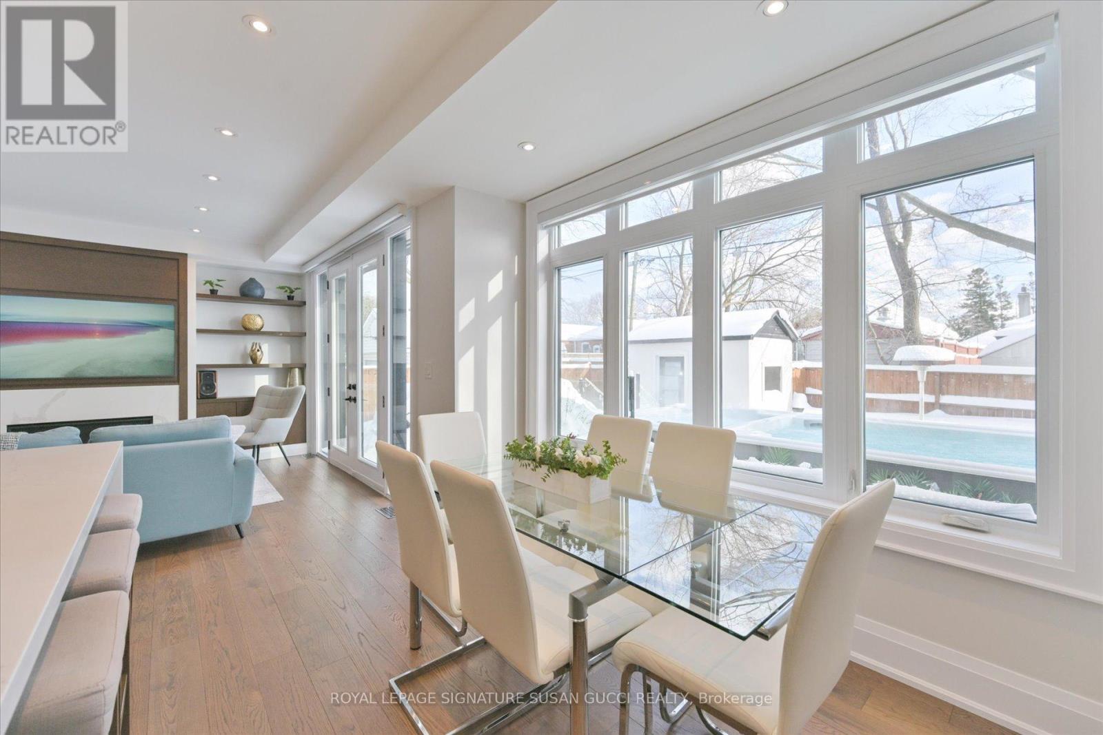 












39 AMSTERDAM AVENUE

,
Toronto,




Ontario
M4B2B9

