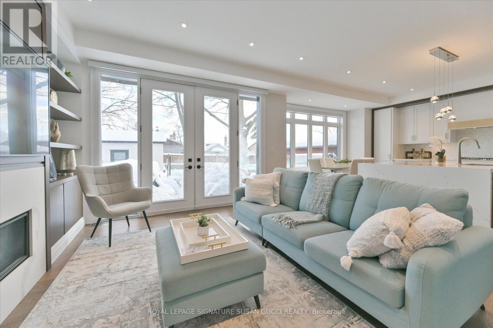 












39 AMSTERDAM AVENUE

,
Toronto,




Ontario
M4B2B9

