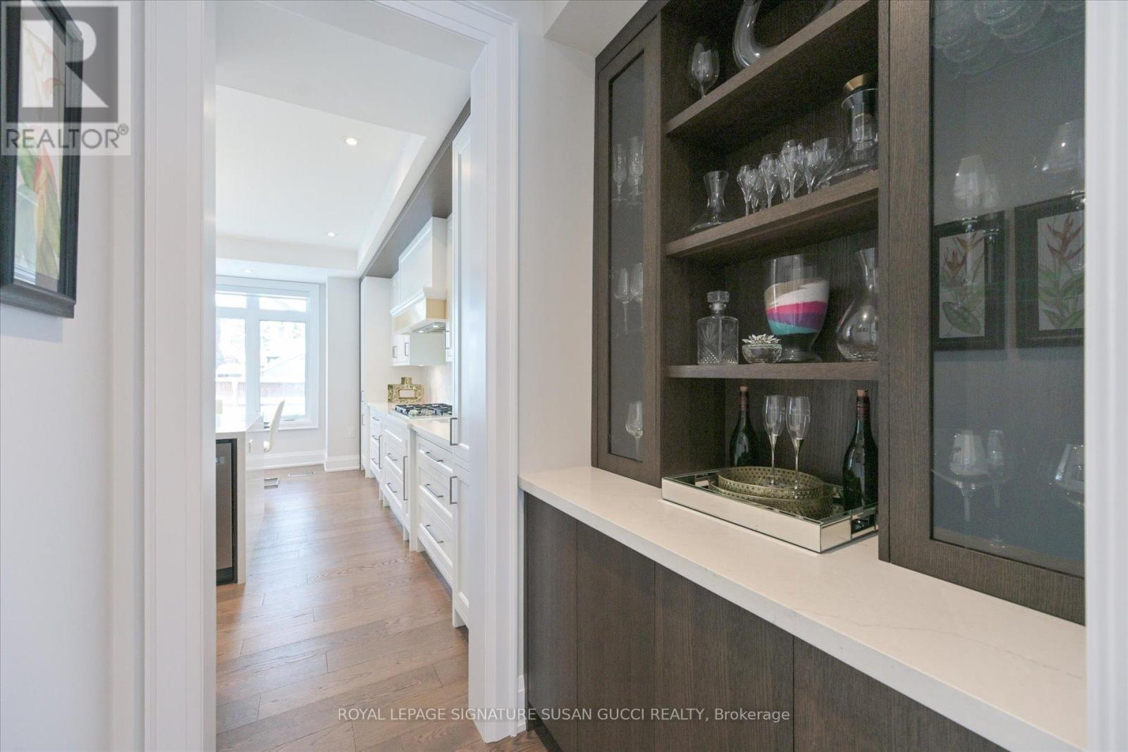 












39 AMSTERDAM AVENUE

,
Toronto,




Ontario
M4B2B9

