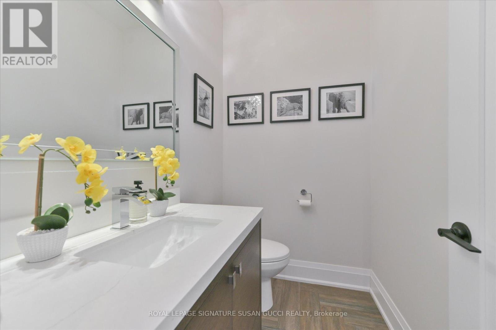 












39 AMSTERDAM AVENUE

,
Toronto,




Ontario
M4B2B9

