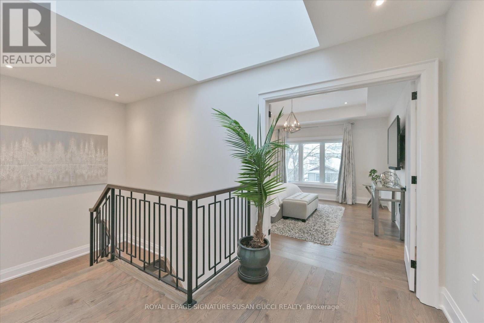 












39 AMSTERDAM AVENUE

,
Toronto,




Ontario
M4B2B9

