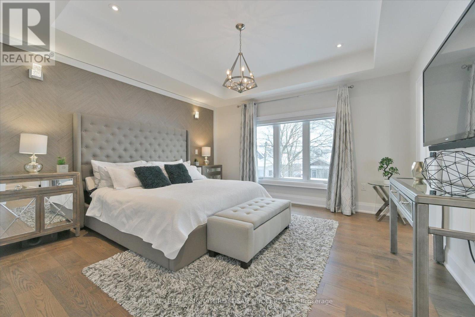 












39 AMSTERDAM AVENUE

,
Toronto,




Ontario
M4B2B9

