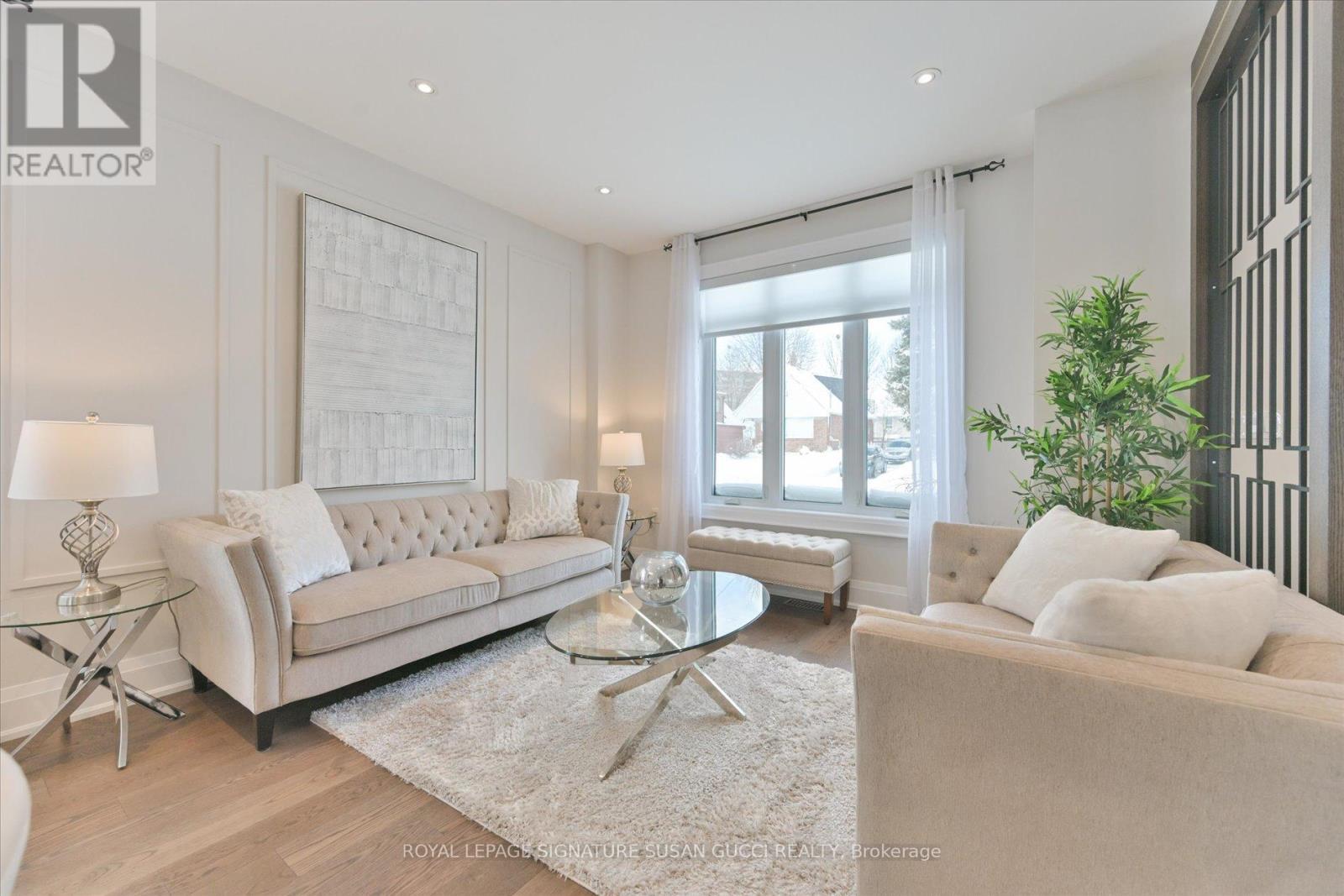 












39 AMSTERDAM AVENUE

,
Toronto,




Ontario
M4B2B9

