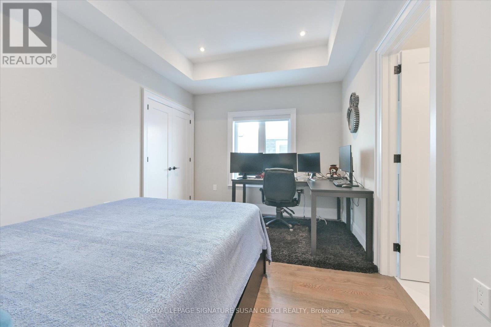 












39 AMSTERDAM AVENUE

,
Toronto,




Ontario
M4B2B9

