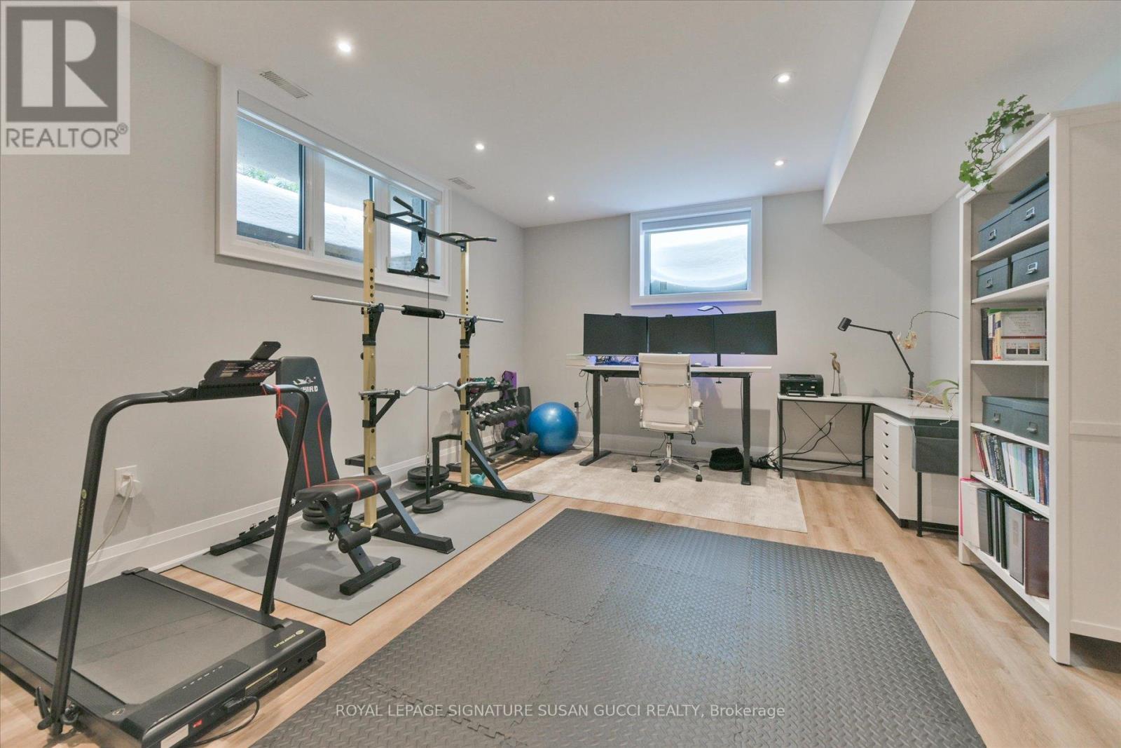 












39 AMSTERDAM AVENUE

,
Toronto,




Ontario
M4B2B9

