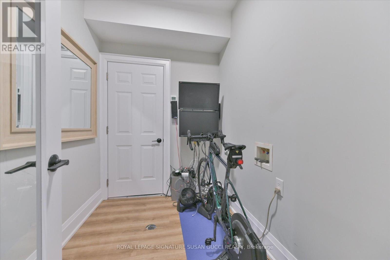 












39 AMSTERDAM AVENUE

,
Toronto,




Ontario
M4B2B9

