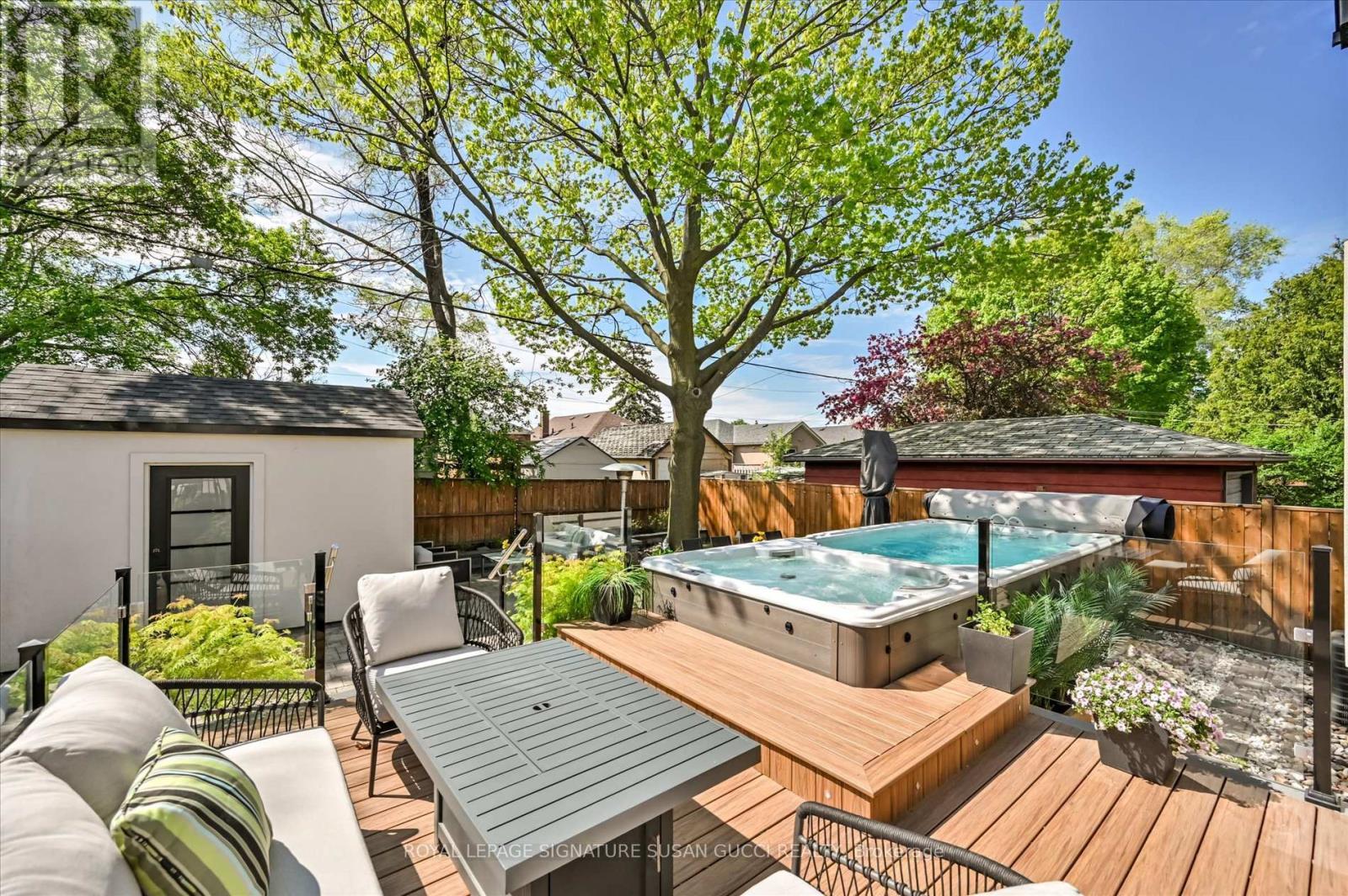 












39 AMSTERDAM AVENUE

,
Toronto,




Ontario
M4B2B9

