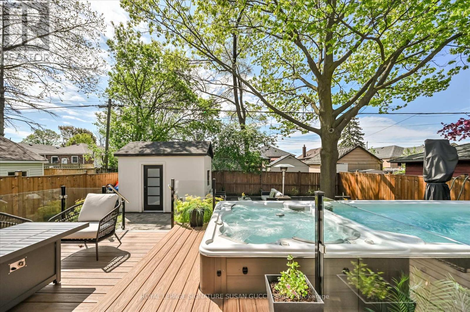 












39 AMSTERDAM AVENUE

,
Toronto,




Ontario
M4B2B9

