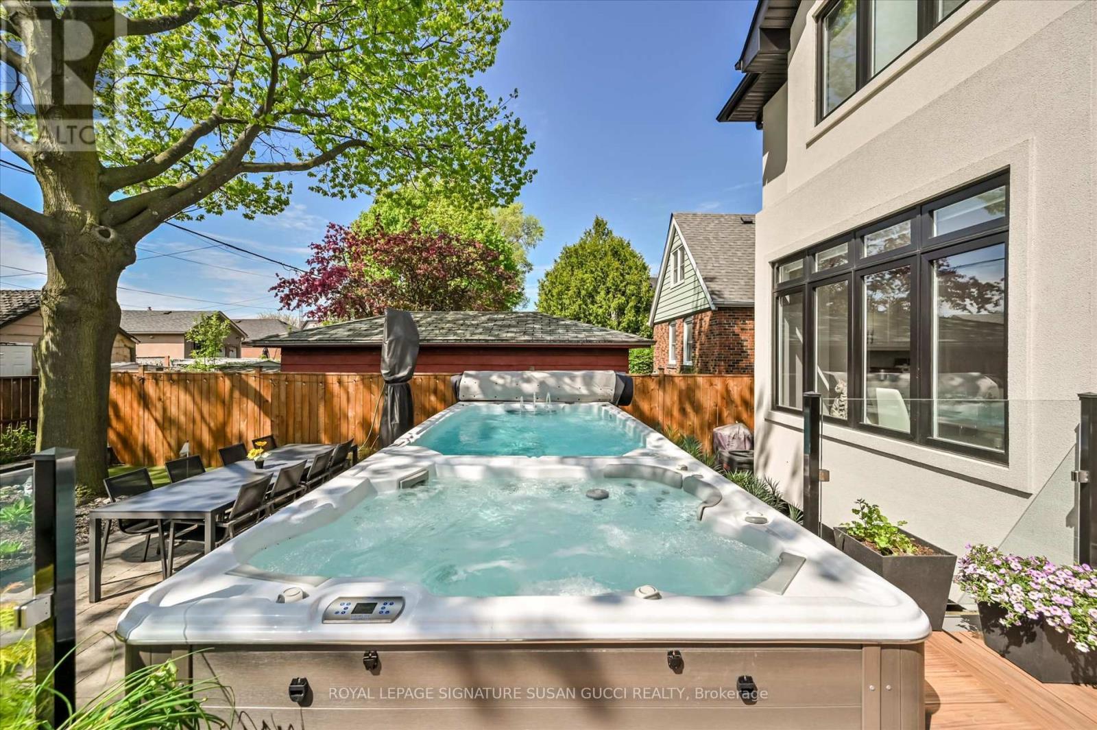












39 AMSTERDAM AVENUE

,
Toronto,




Ontario
M4B2B9

