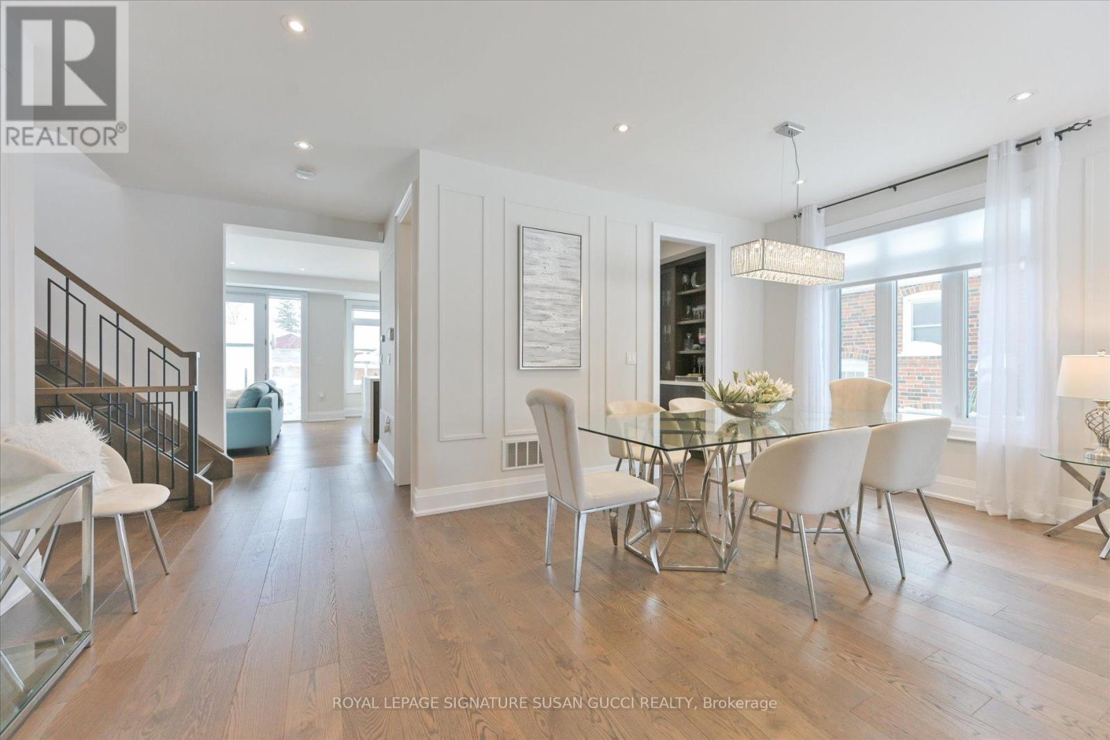 












39 AMSTERDAM AVENUE

,
Toronto,




Ontario
M4B2B9

