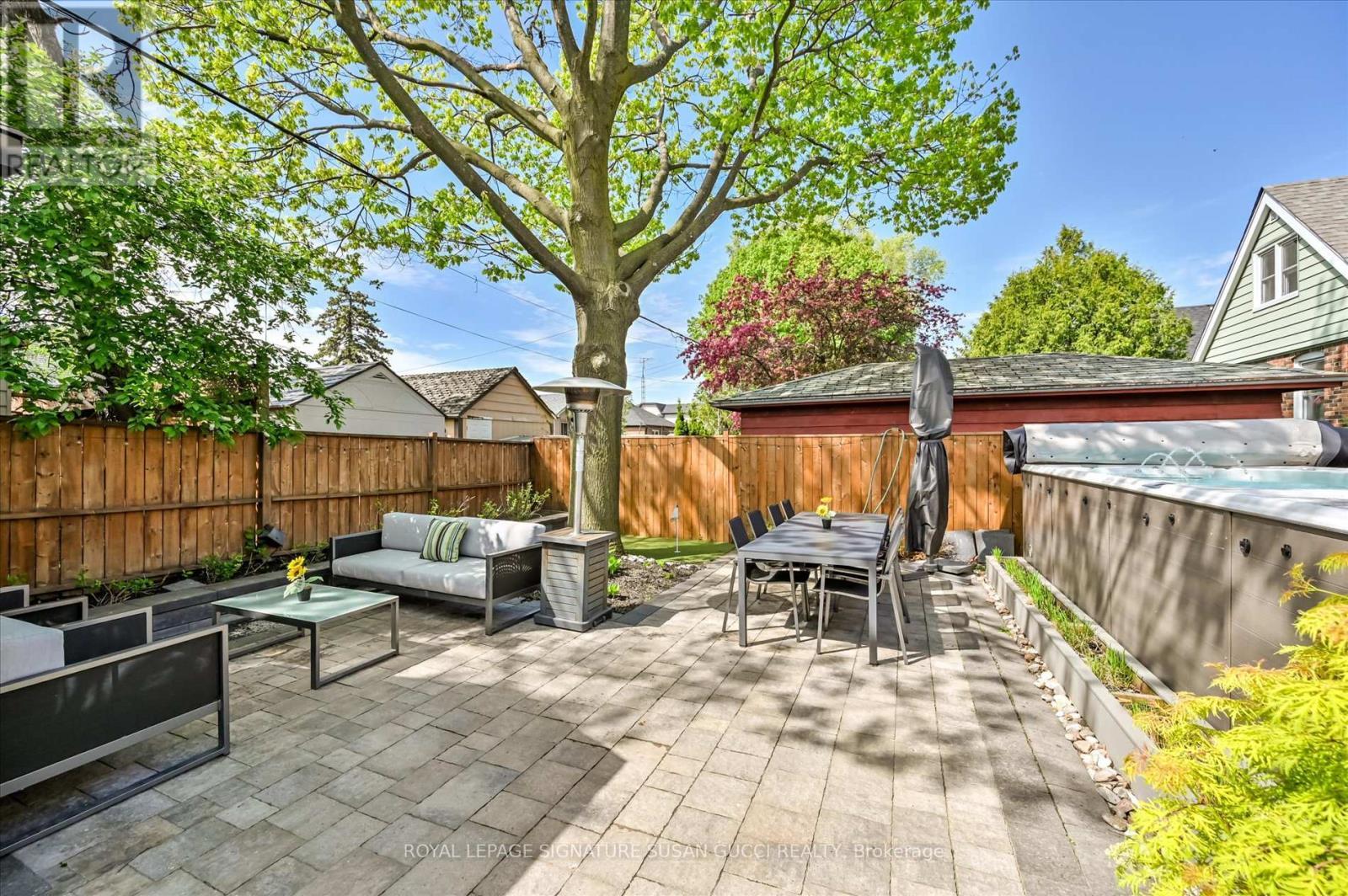 












39 AMSTERDAM AVENUE

,
Toronto,




Ontario
M4B2B9


