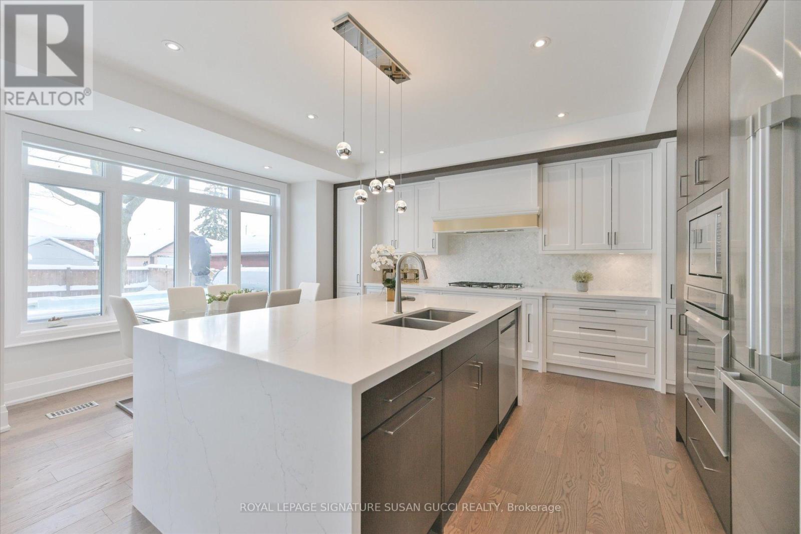 












39 AMSTERDAM AVENUE

,
Toronto,




Ontario
M4B2B9

