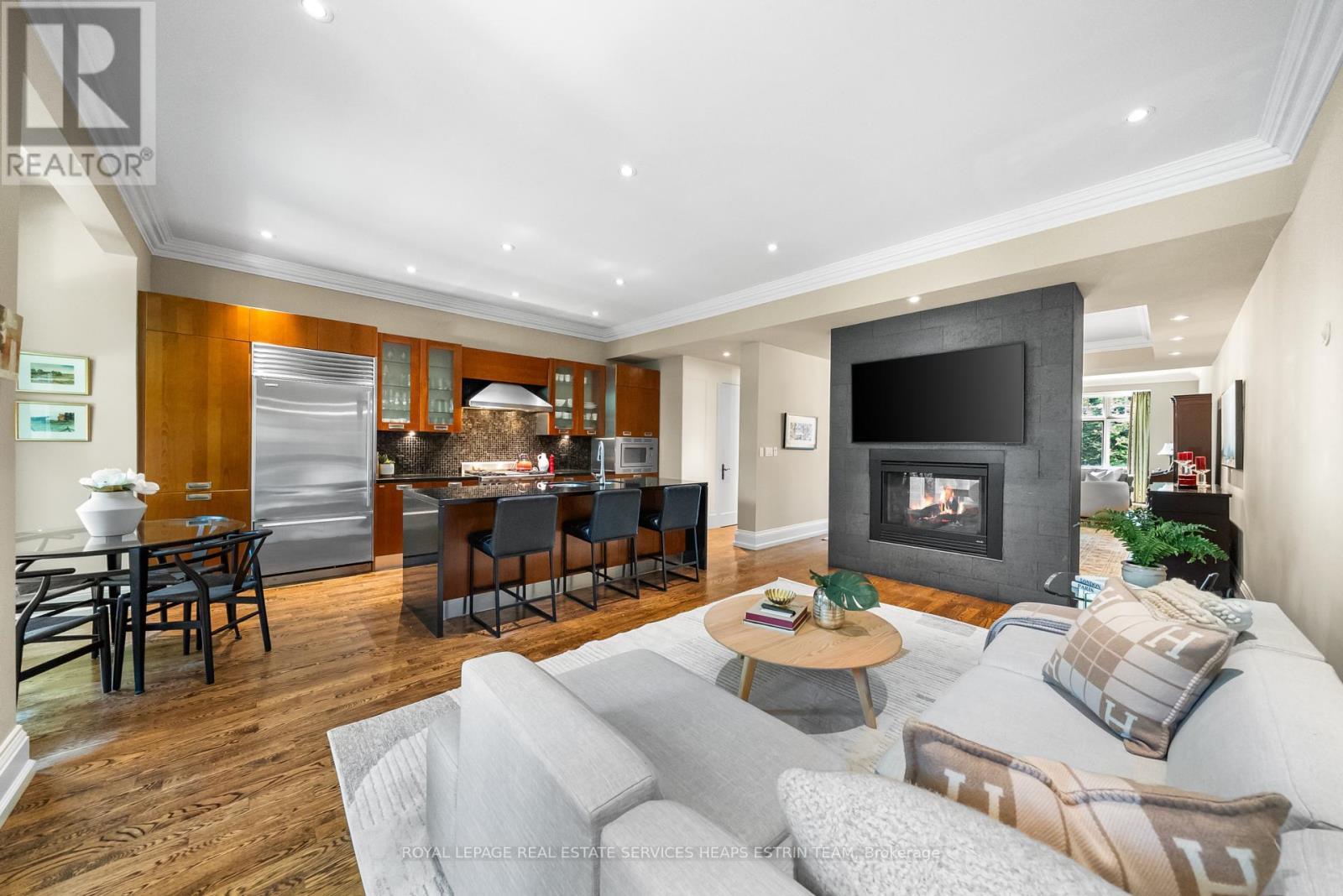 












114 BELSIZE DRIVE

,
Toronto,




Ontario
M4S1L7

