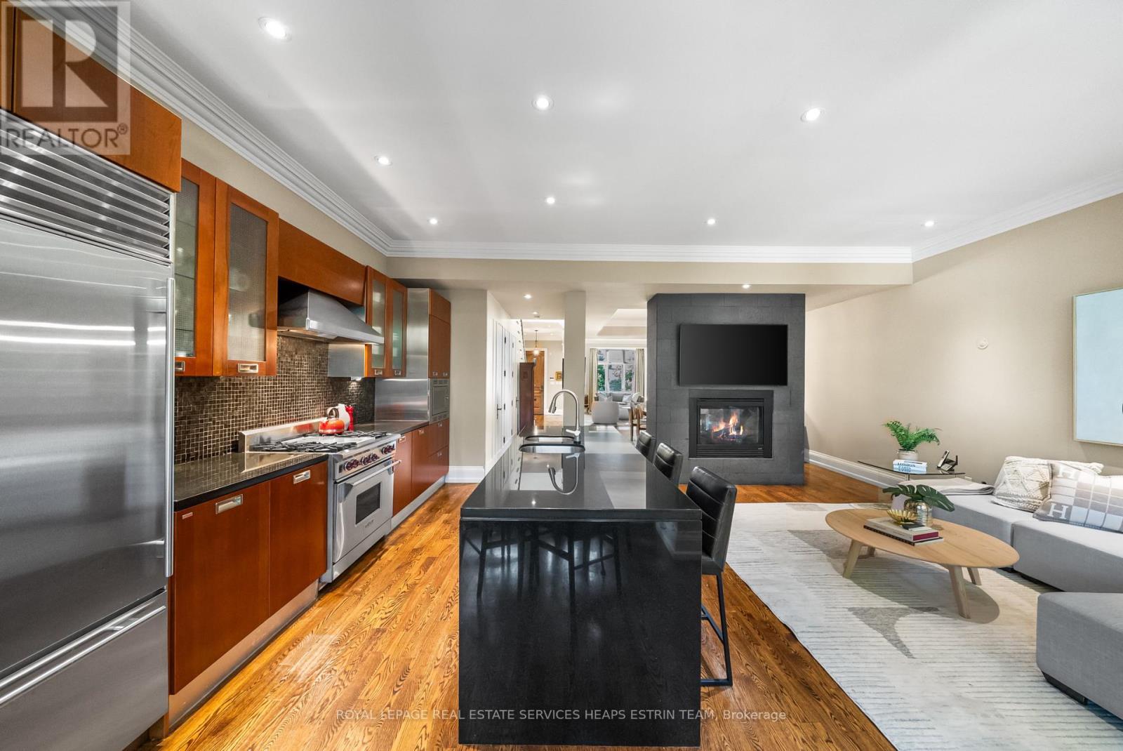 












114 BELSIZE DRIVE

,
Toronto,




Ontario
M4S1L7


