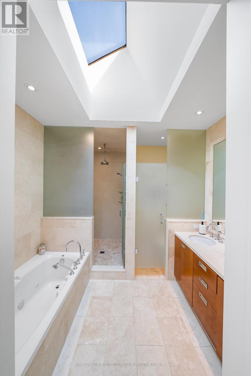 












114 BELSIZE DRIVE

,
Toronto,




Ontario
M4S1L7

