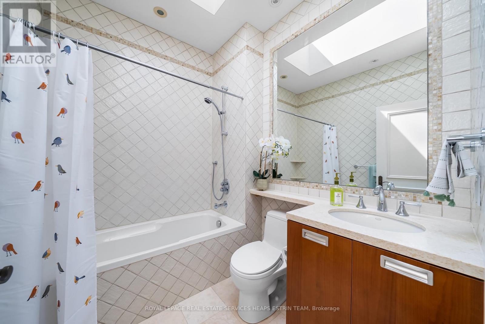 












114 BELSIZE DRIVE

,
Toronto,




Ontario
M4S1L7

