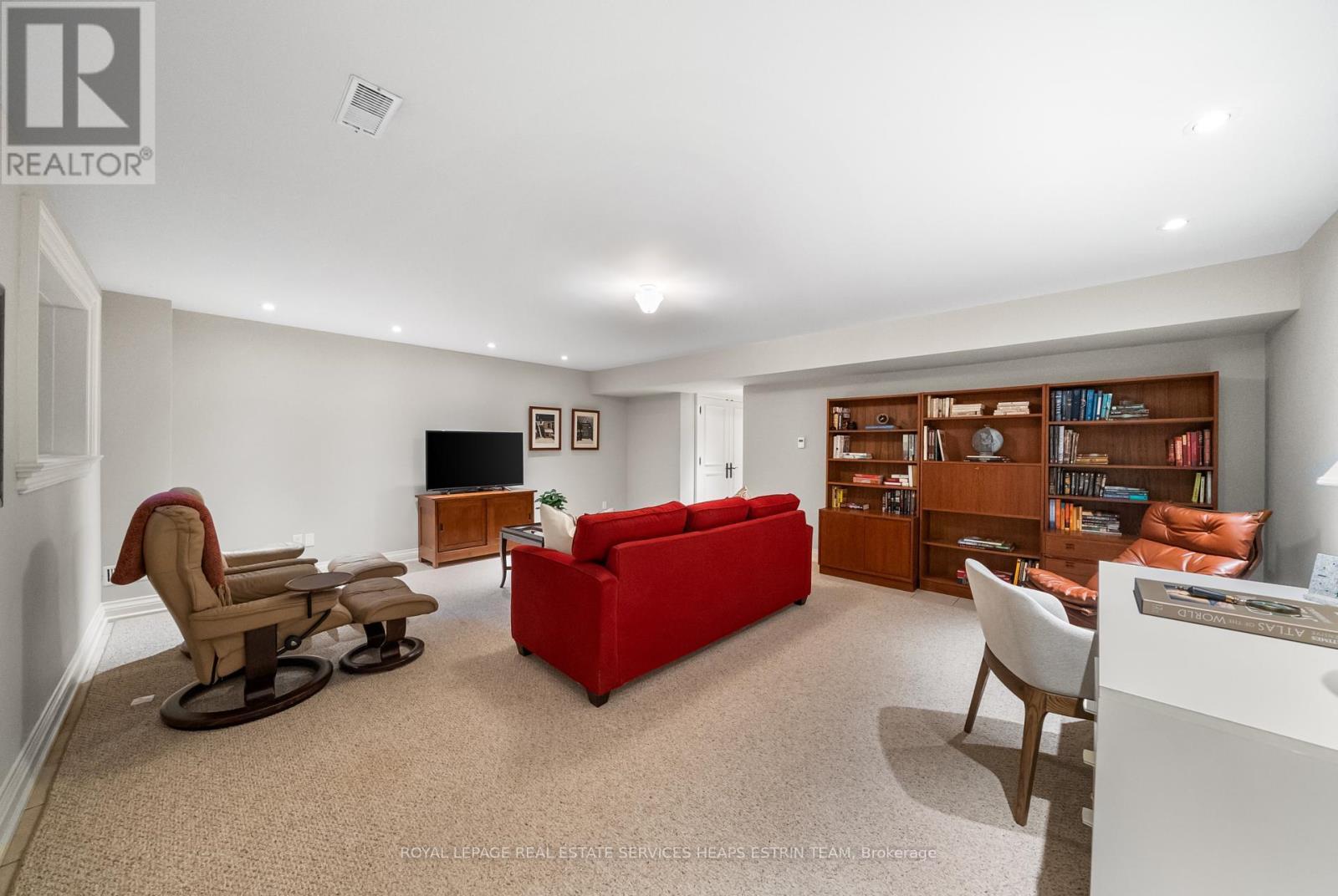












114 BELSIZE DRIVE

,
Toronto,




Ontario
M4S1L7

