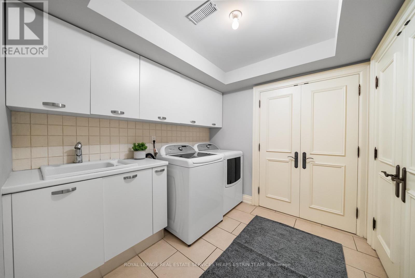 












114 BELSIZE DRIVE

,
Toronto,




Ontario
M4S1L7

