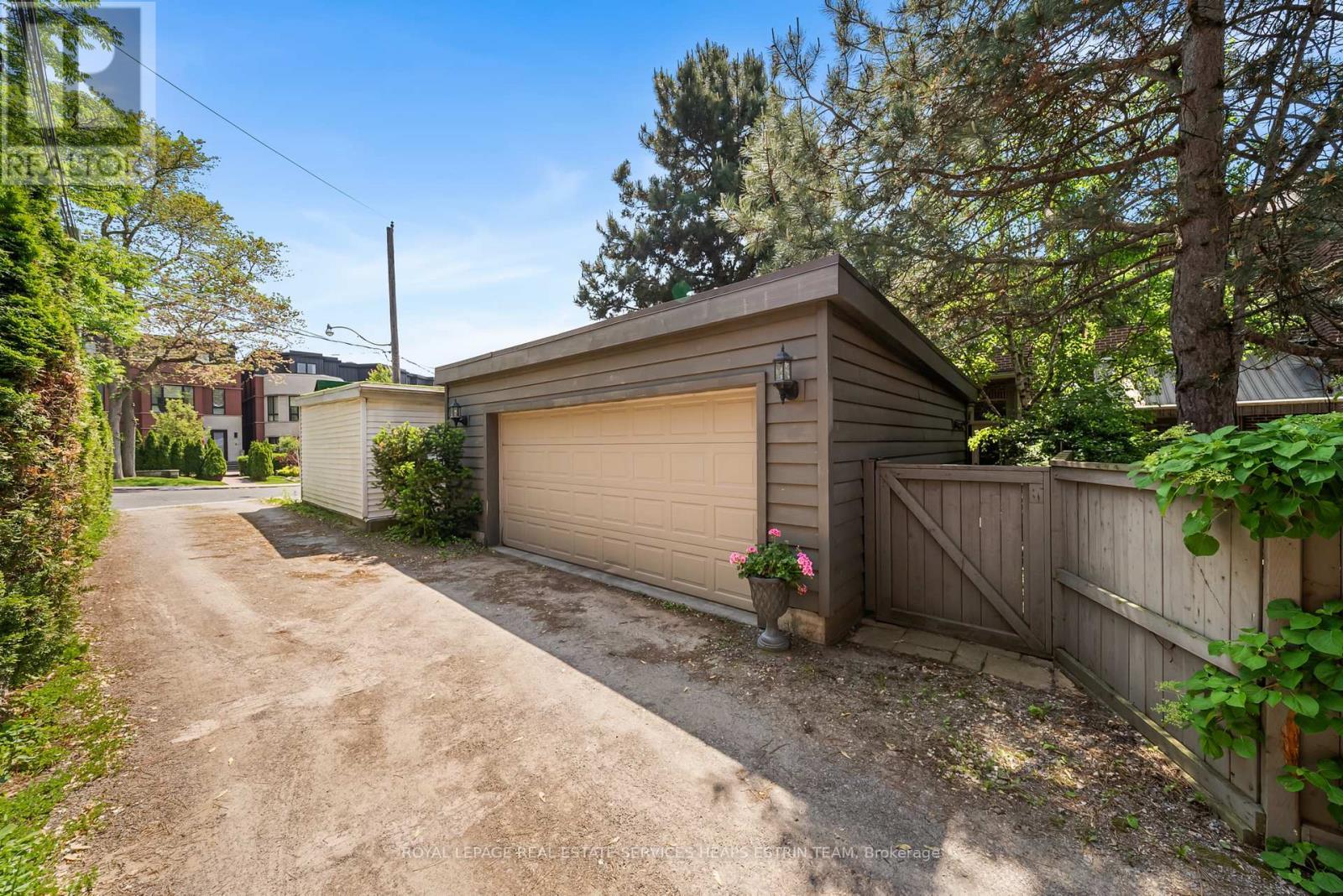 












114 BELSIZE DRIVE

,
Toronto,




Ontario
M4S1L7


