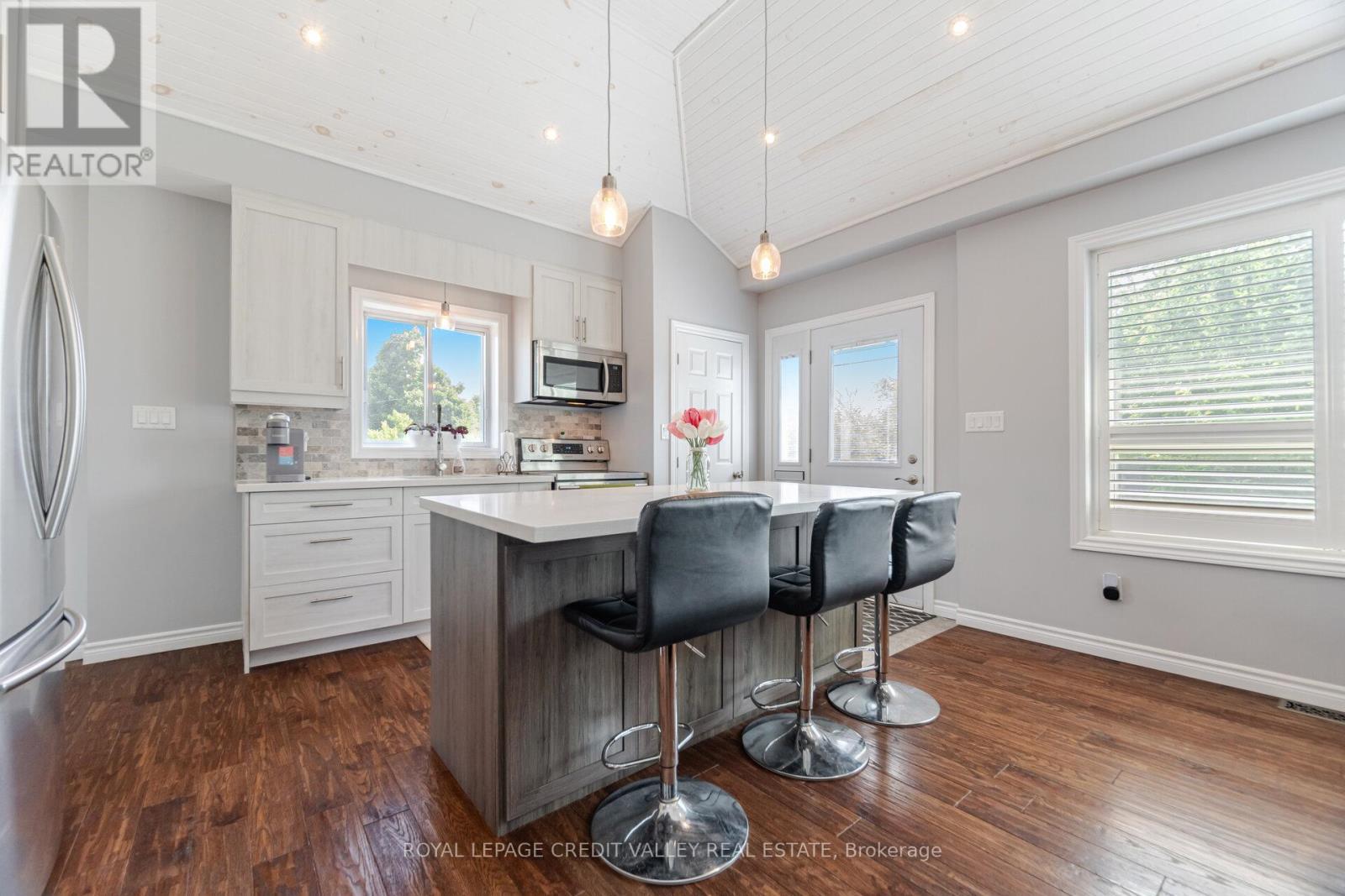 












391 MOUNTAINVIEW DRIVE

,
Milton,




Ontario
L9T1W1

