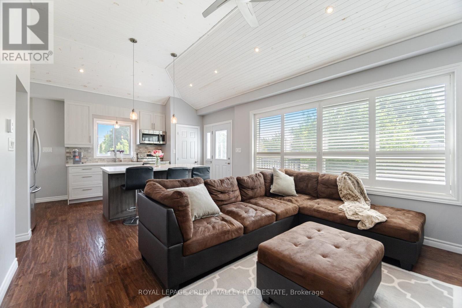 












391 MOUNTAINVIEW DRIVE

,
Milton,




Ontario
L9T1W1

