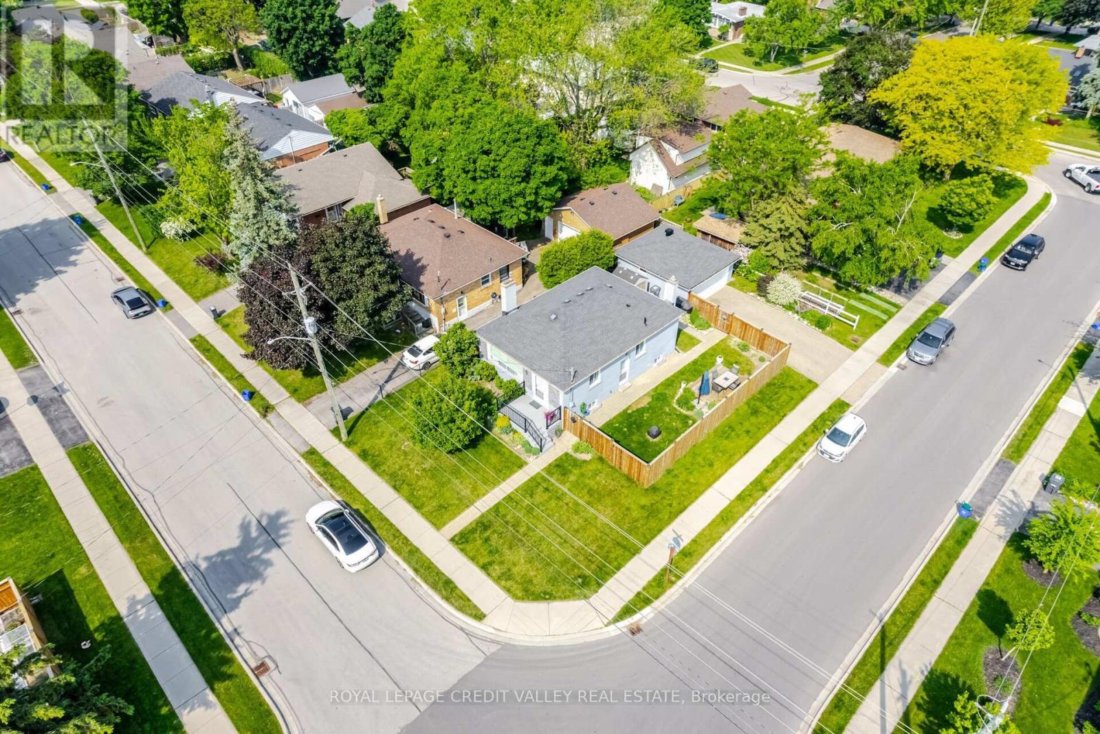 












391 MOUNTAINVIEW DRIVE

,
Milton,




Ontario
L9T1W1

