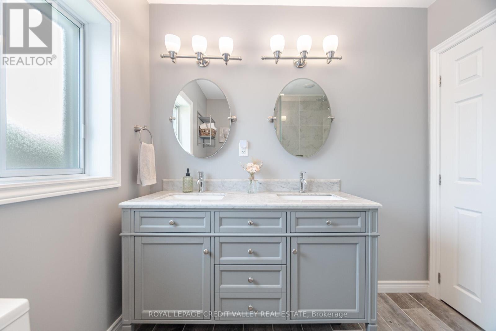 












391 MOUNTAINVIEW DRIVE

,
Milton,




Ontario
L9T1W1

