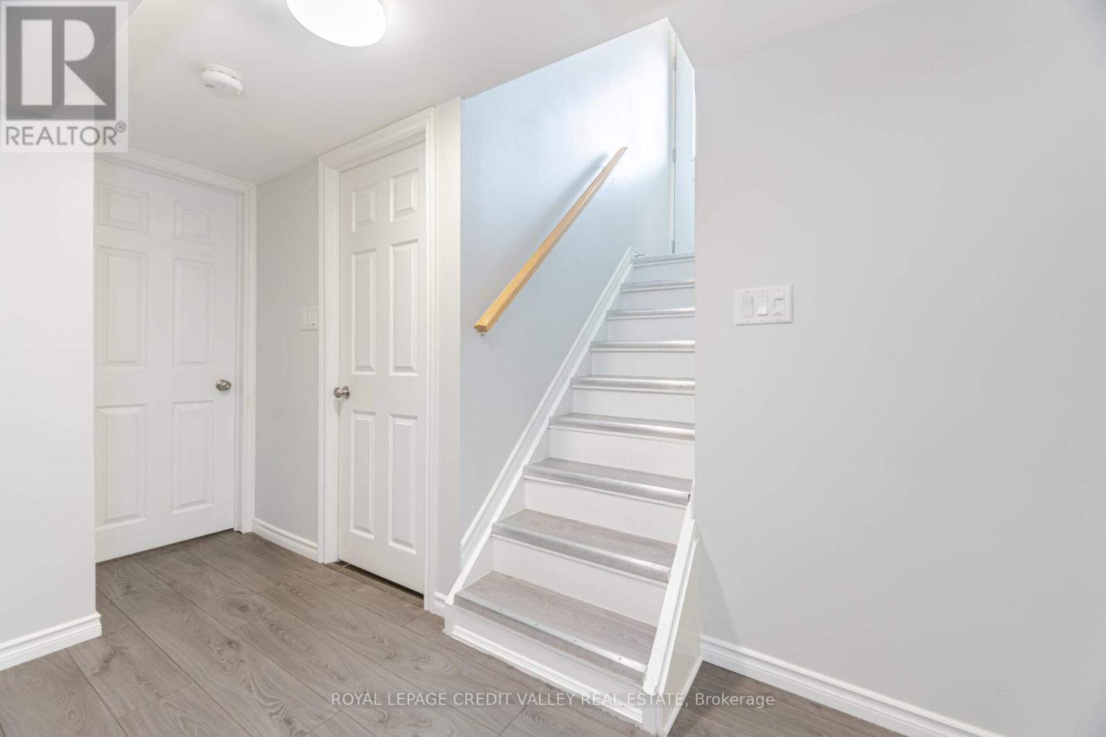 












391 MOUNTAINVIEW DRIVE

,
Milton,




Ontario
L9T1W1

