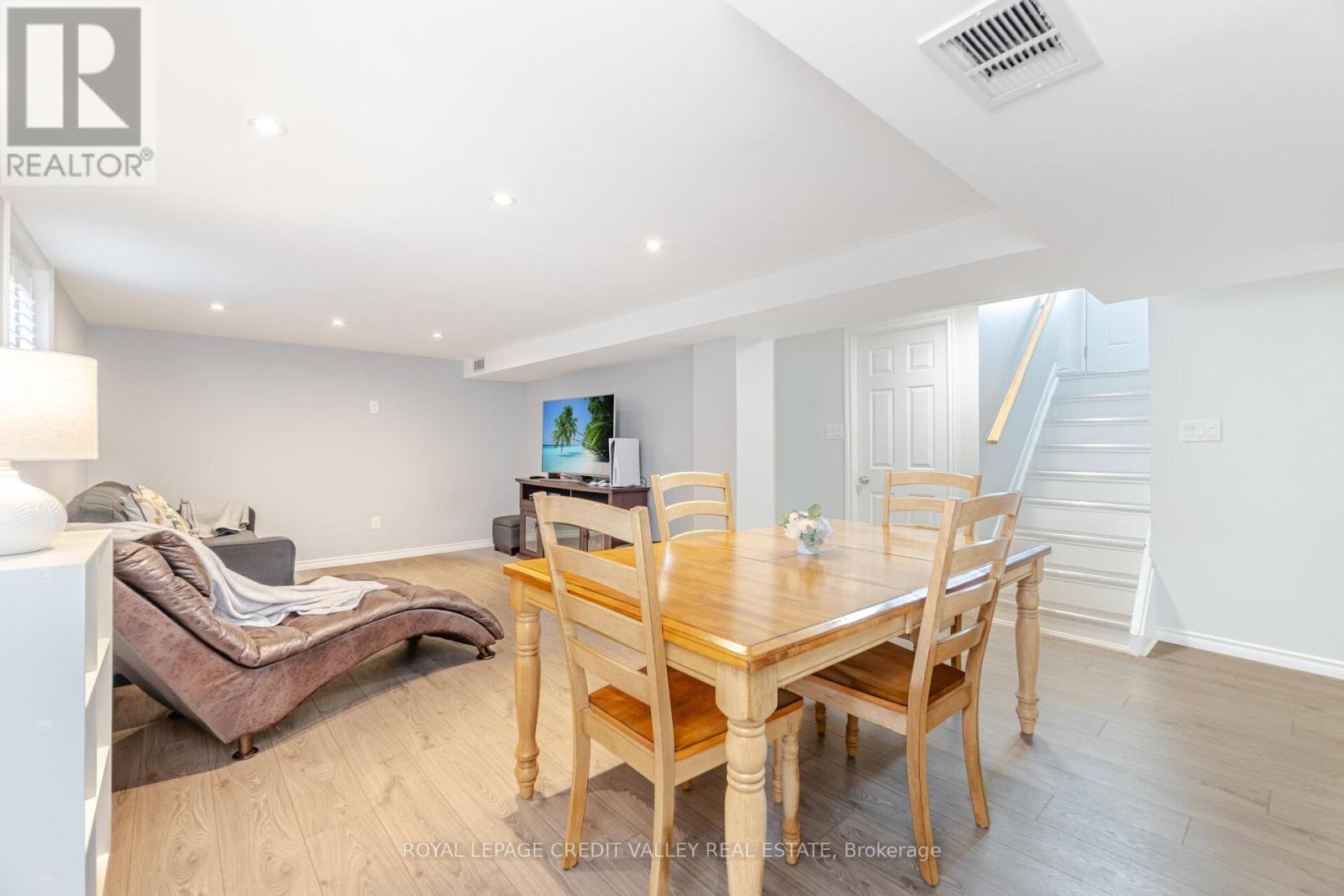












391 MOUNTAINVIEW DRIVE

,
Milton,




Ontario
L9T1W1

