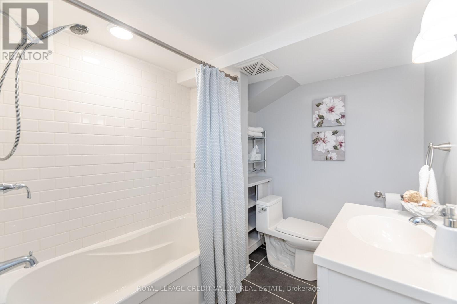 












391 MOUNTAINVIEW DRIVE

,
Milton,




Ontario
L9T1W1

