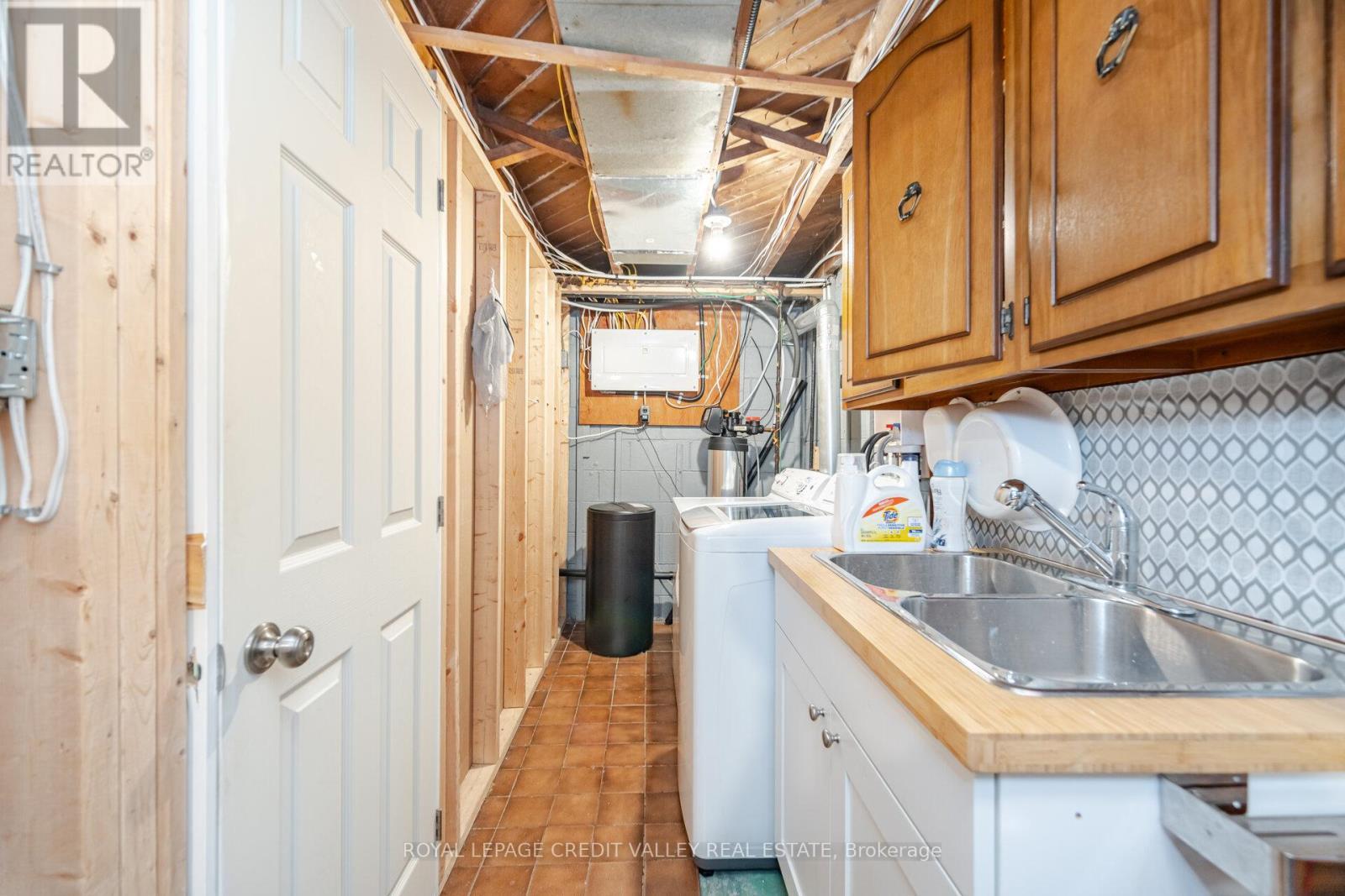 












391 MOUNTAINVIEW DRIVE

,
Milton,




Ontario
L9T1W1

