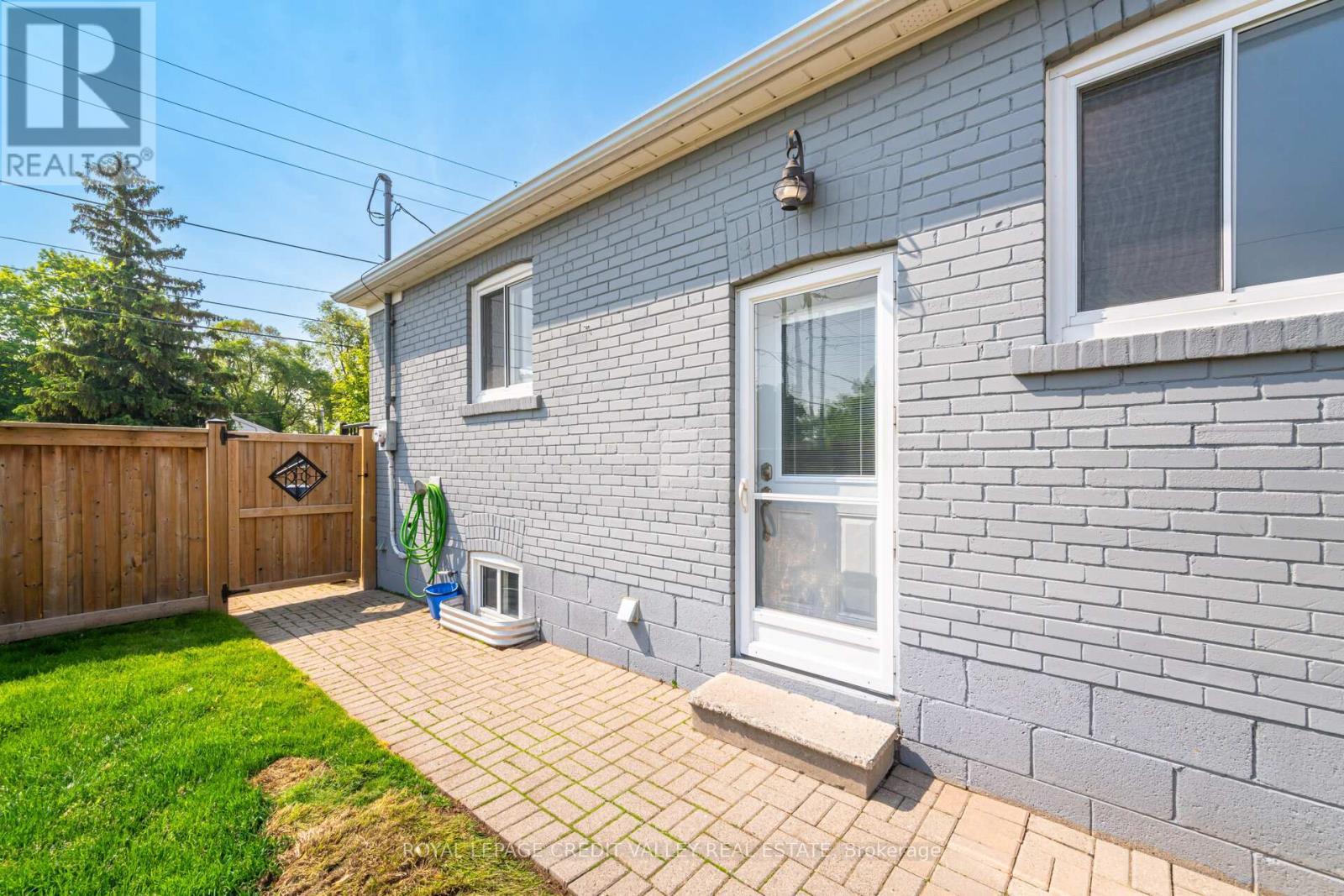 












391 MOUNTAINVIEW DRIVE

,
Milton,




Ontario
L9T1W1

