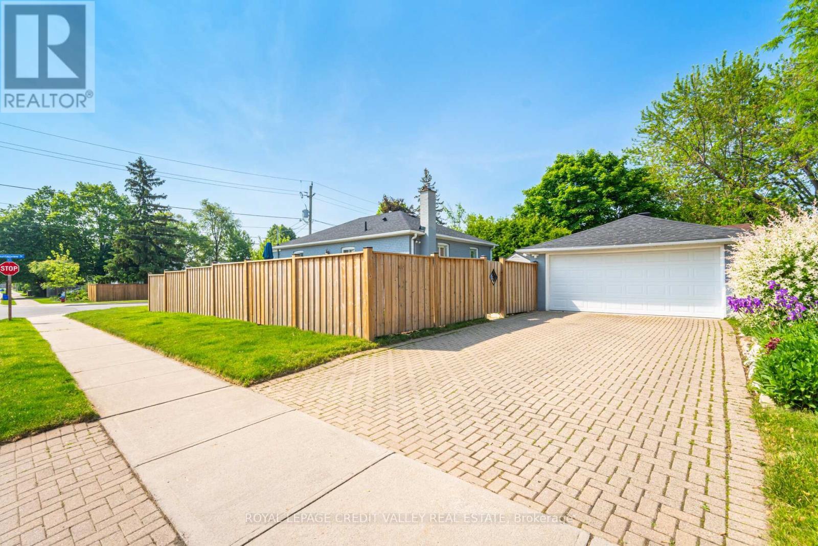 












391 MOUNTAINVIEW DRIVE

,
Milton,




Ontario
L9T1W1

