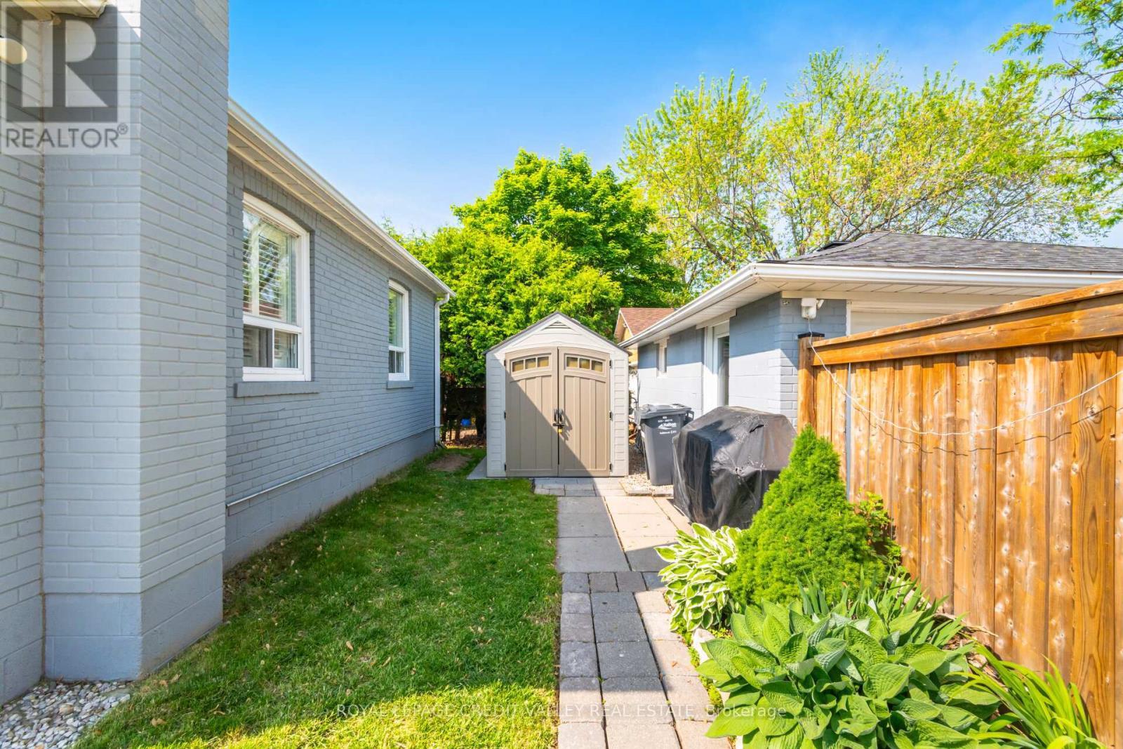 












391 MOUNTAINVIEW DRIVE

,
Milton,




Ontario
L9T1W1

