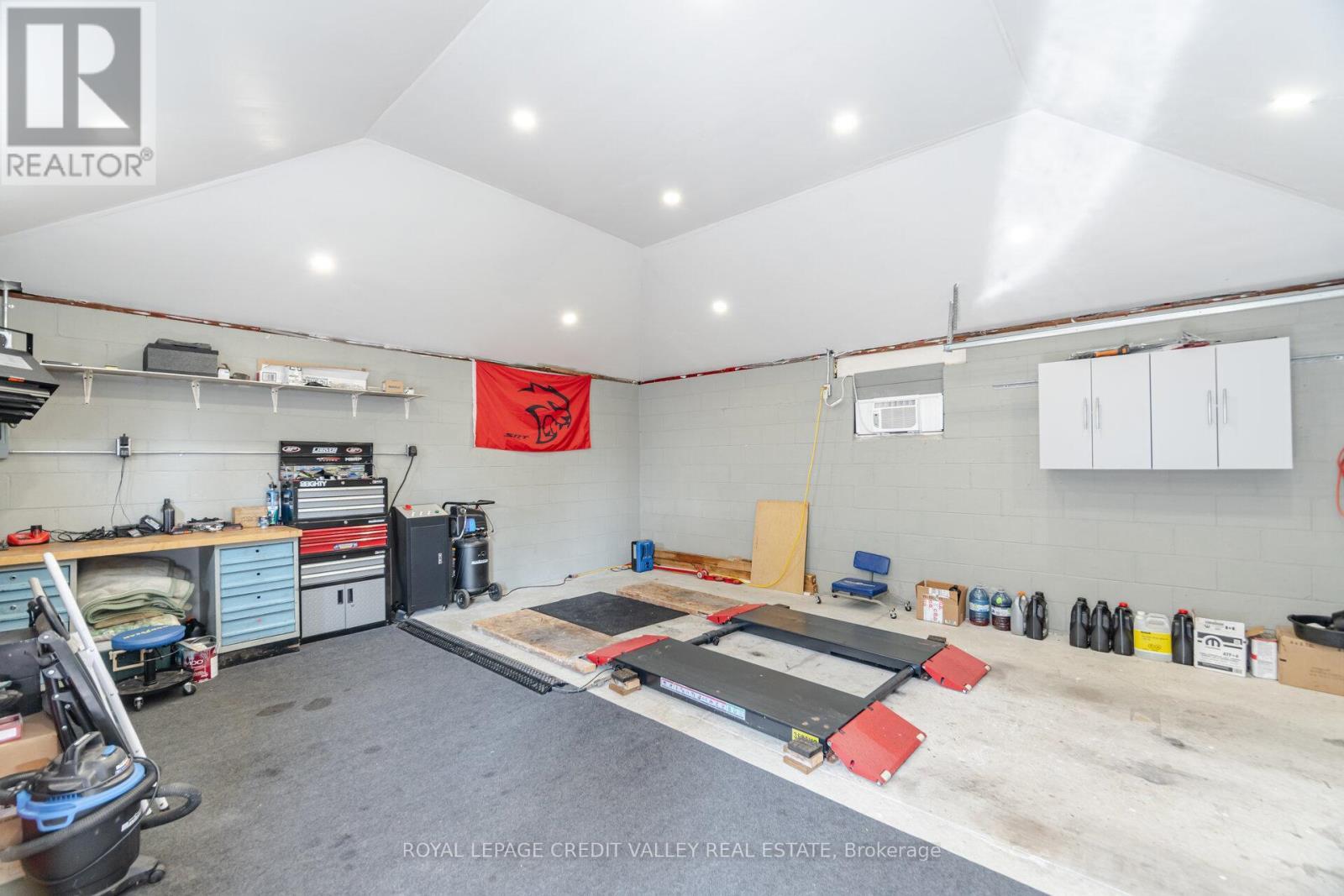












391 MOUNTAINVIEW DRIVE

,
Milton,




Ontario
L9T1W1

