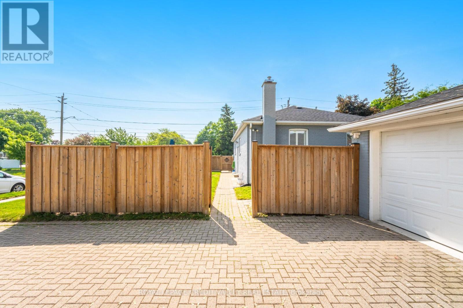 












391 MOUNTAINVIEW DRIVE

,
Milton,




Ontario
L9T1W1

