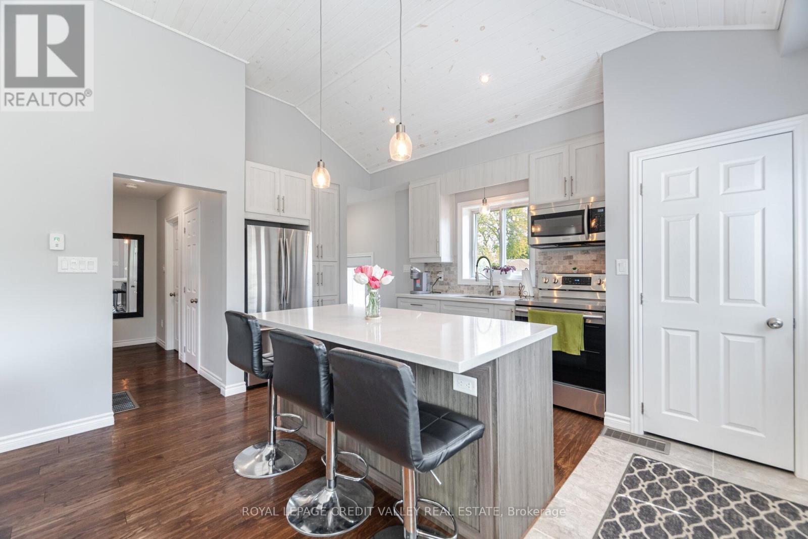 












391 MOUNTAINVIEW DRIVE

,
Milton,




Ontario
L9T1W1

