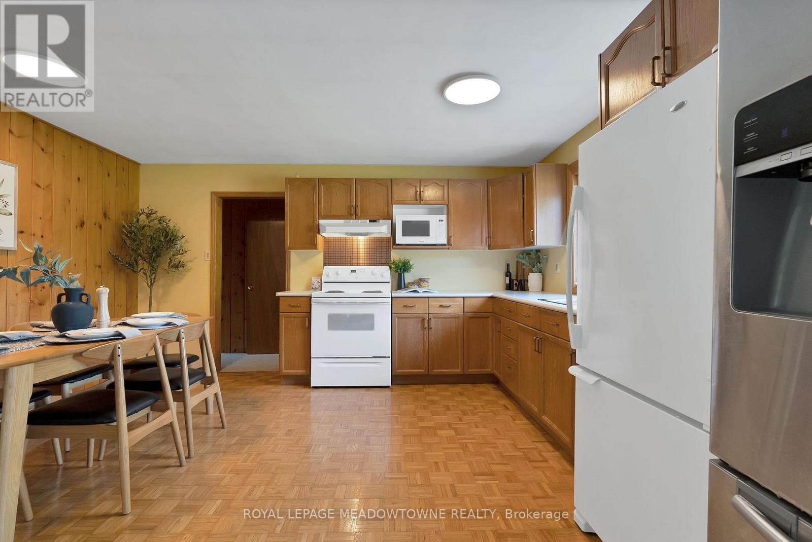 












46 HAWKE DRIVE

,
Kawartha Lakes,




Ontario
K0L2W0

